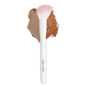 wet n wild Contour Brush, Sculpt, Highlight, & Blend, Luxurious Plush Fibers, Ergonomic Handle for Comfortable Precision Control , Cruelty-Free & Vegan