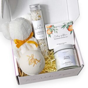 Natural Amor Handmade Spa Gifts for Women, Relaxing 5pcs Spa Gift Set for Women Including Citrus Handmade Soap Bar, Soy Candle, Bath Salt, Bath Bomb