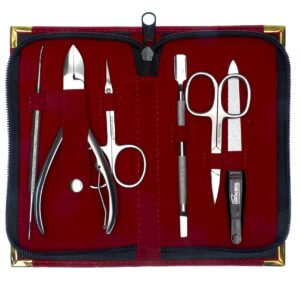 May – Manicure case – 6 pieces – velvet case – 1 x nail clipper – 1 x nail scissors – 1 x cuticle scissors – 1 x nail file – sapphire, 1 x nail file – bilateral, 1 x cuticle pusher